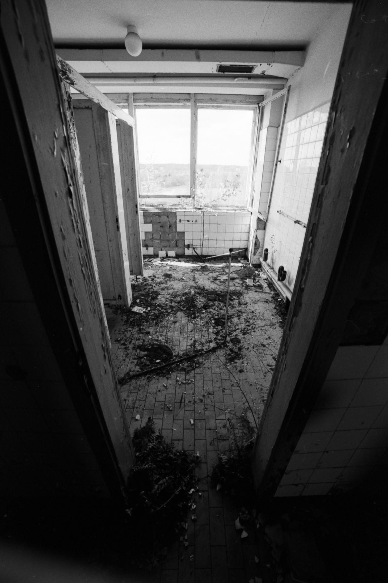 Thumbnail /2022 Brandenburg/Eisenhüttenstadt/Wohnblock Bad I.jpg